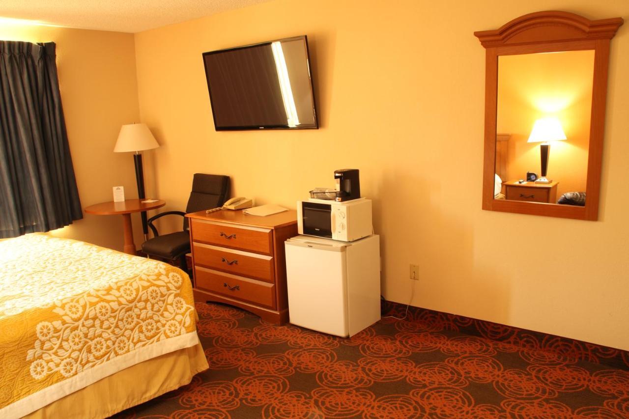 Days Inn By Wyndham Black River Falls - Access To Atv Trail Exterior photo