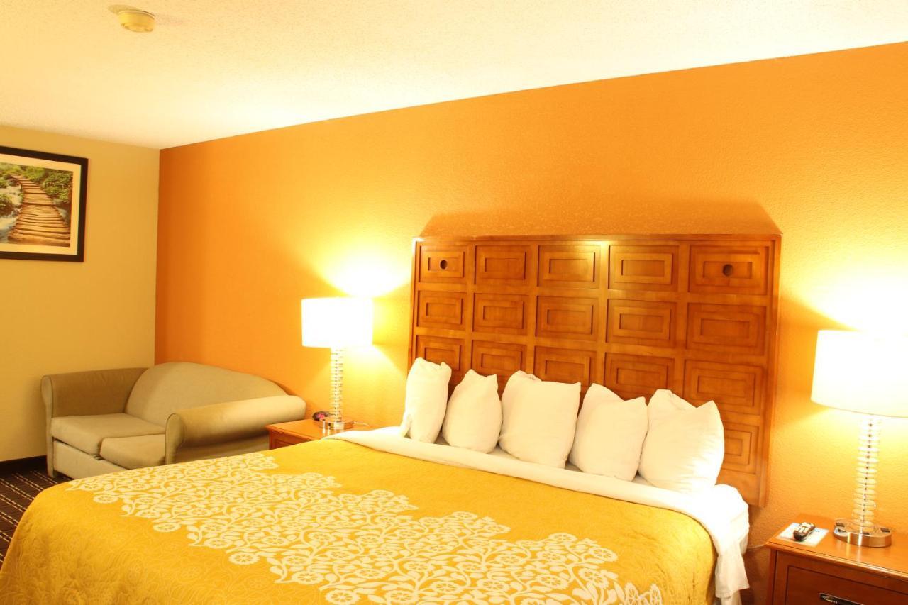 Days Inn By Wyndham Black River Falls - Access To Atv Trail Exterior photo
