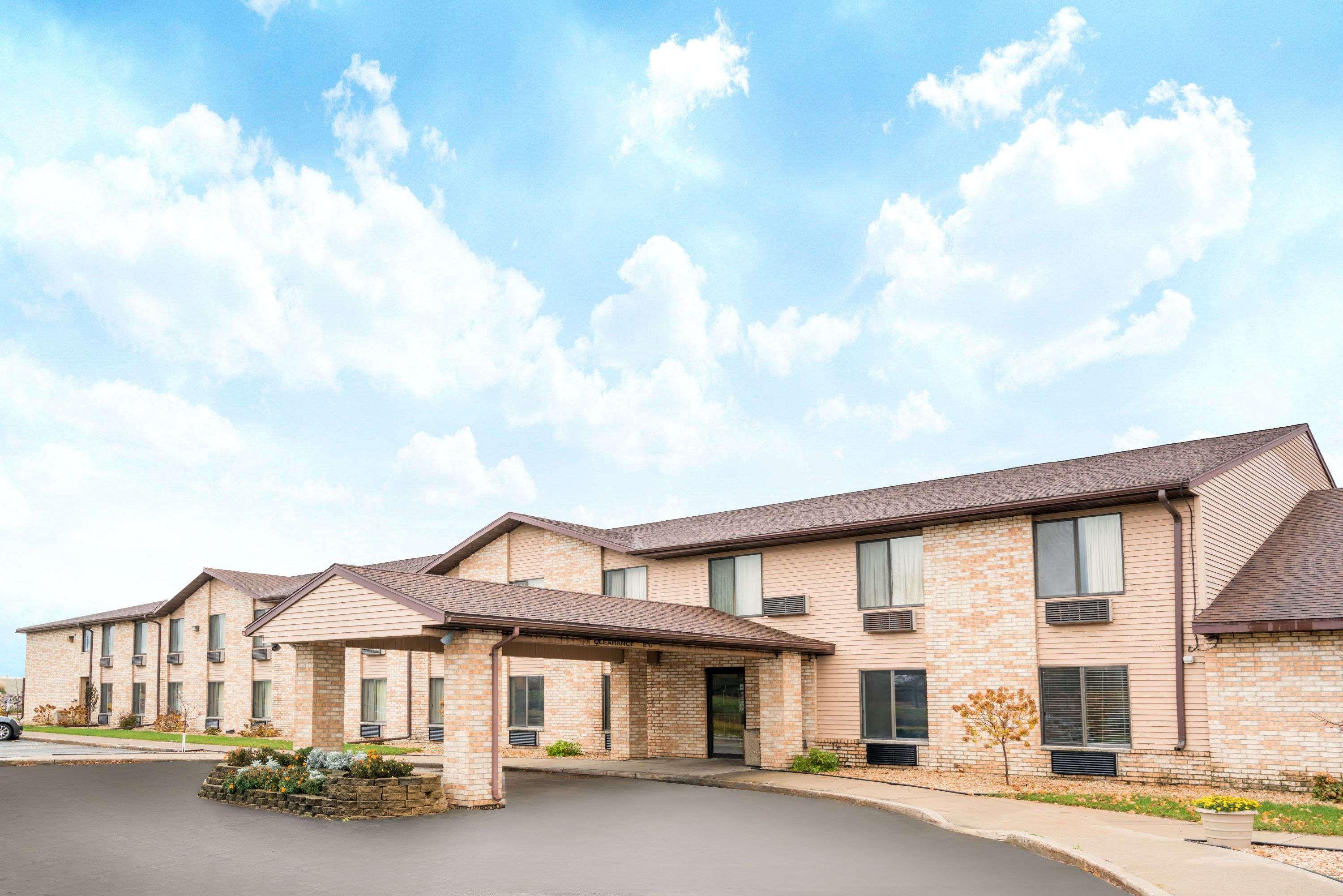 Days Inn By Wyndham Black River Falls - Access To Atv Trail Exterior photo