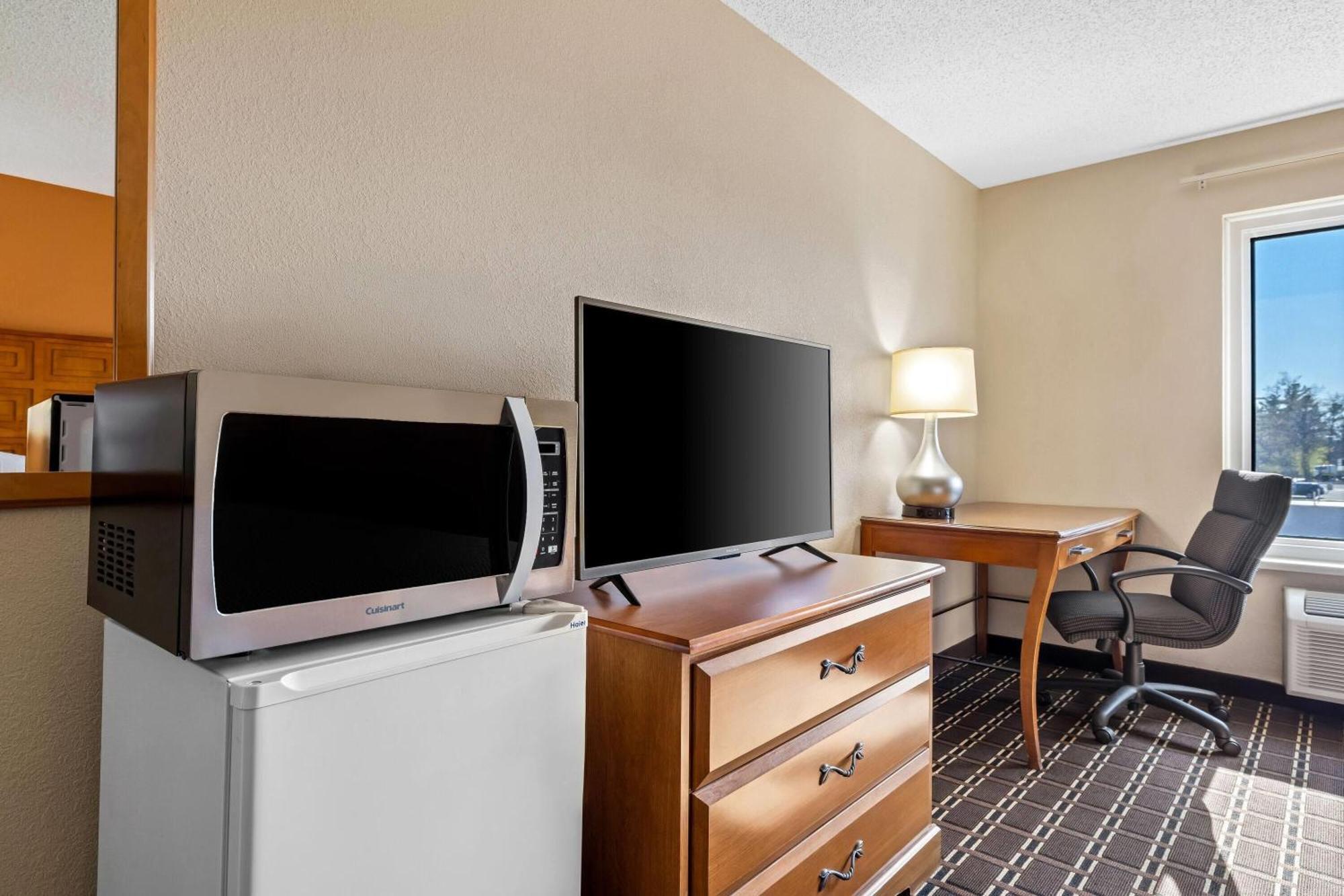 Days Inn By Wyndham Black River Falls - Access To Atv Trail Exterior photo