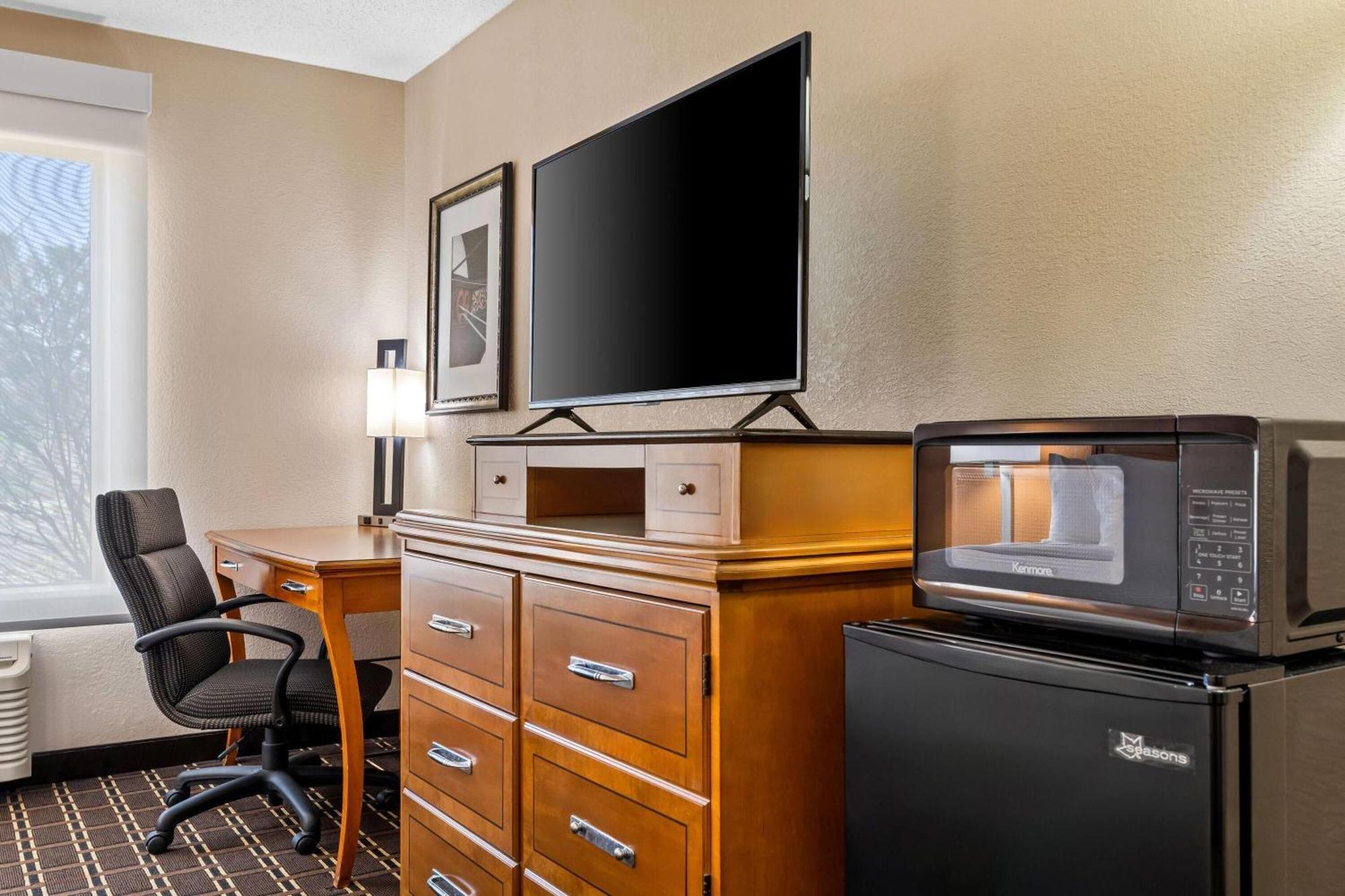 Days Inn By Wyndham Black River Falls - Access To Atv Trail Exterior photo