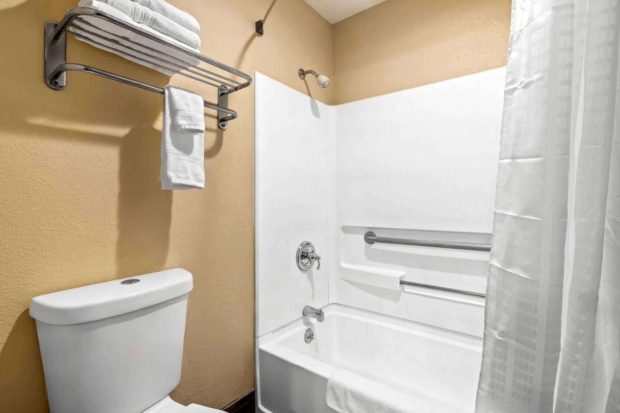 Days Inn By Wyndham Black River Falls - Access To Atv Trail Exterior photo